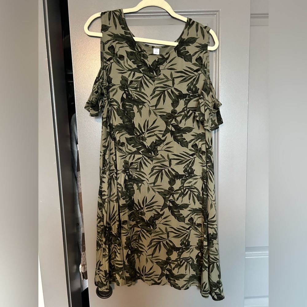 Old Navy Green floral cold shoulder swing dress